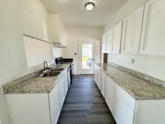 Building Photo - 21331 Heather Pl