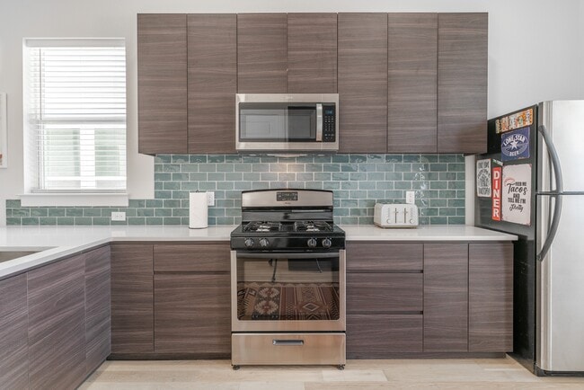 Building Photo - 719 Eleanor Ave