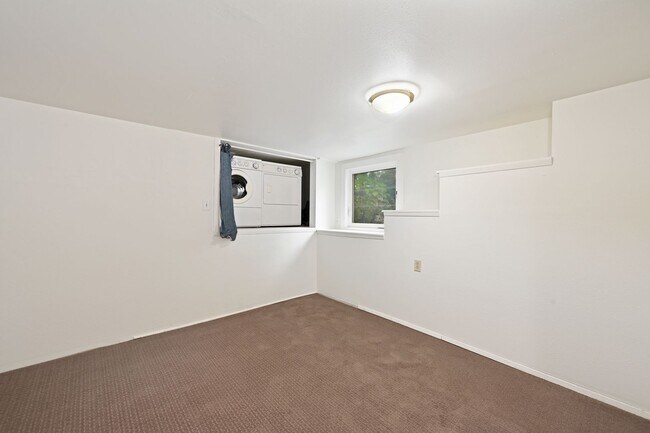 Building Photo - 5516 20th Ave NE