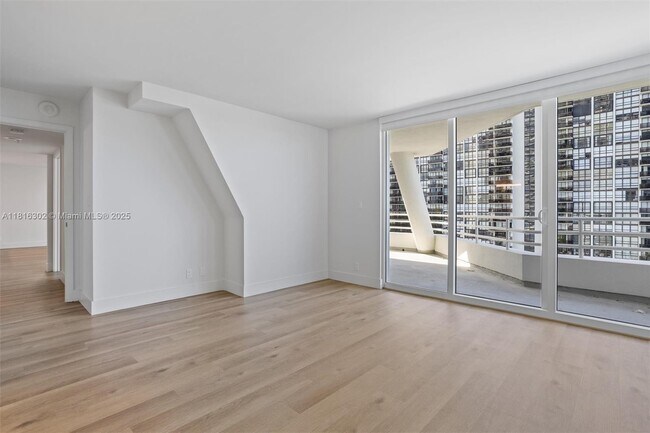 Building Photo - 555 NE 34th St