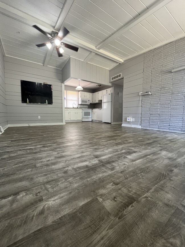 Building Photo - 4200 Shirley Dr