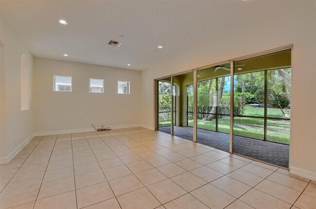 Building Photo - 8290 NW 105th Ln