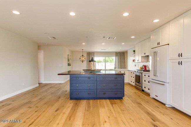 Building Photo - 8420 E Citrus Way