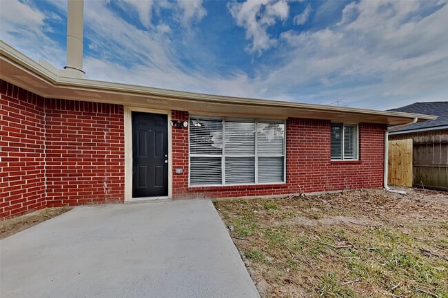 Building Photo - 2318 Friarwood Trail