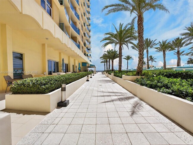 Building Photo - 2501 S Ocean Dr