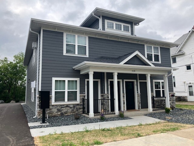 Building Photo - 618 E Grand Ave