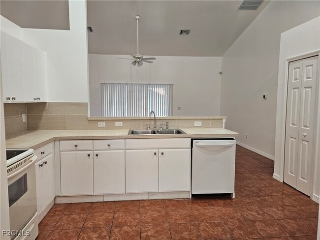 Building Photo - 2511 Sunniland Blvd