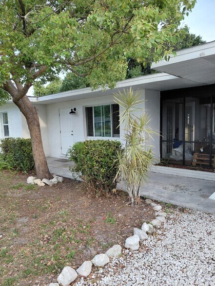 Building Photo - 1003 39th Ave W