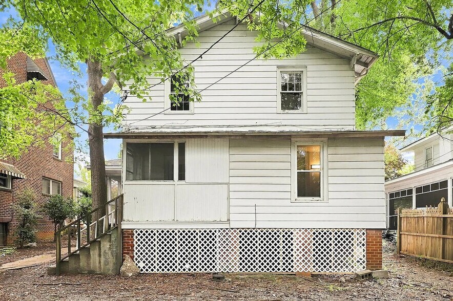 Building Photo - Room in Single Family Home on Walker Ave