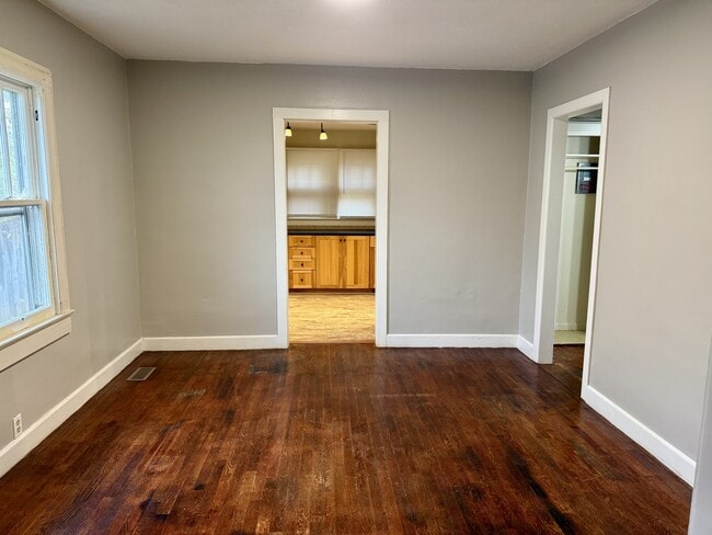 Building Photo - 906 Cherokee St