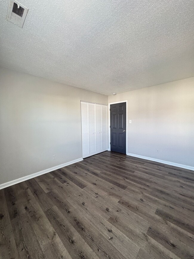 Building Photo - Bellagio West Living I