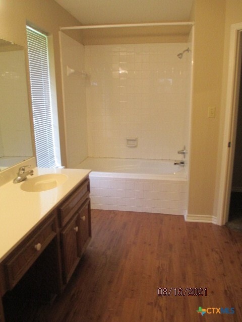 Building Photo - 104 Gemini Ct