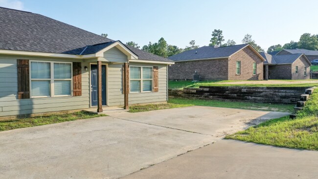 Building Photo - 6 Cal Rd