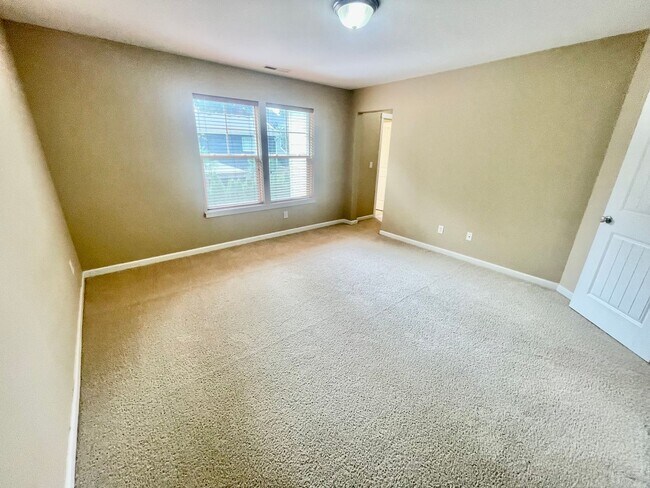 Building Photo - Well Appointed, Open Floor Plan 3-bedroom, 2.5-bathroom home in Beaverton