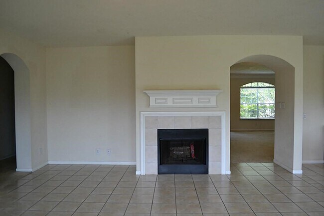 Building Photo - 2318 Waterwood Dr