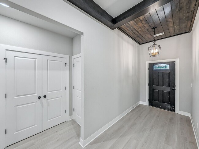 Building Photo - 10 Olmsted Cir