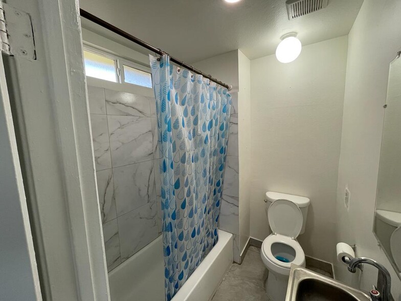 Master Bathroom - 2152 W Alameda Ave