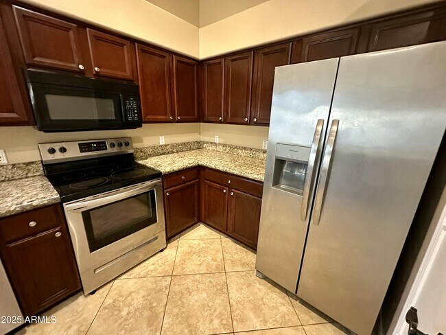 Building Photo - 4833 W Taro Dr