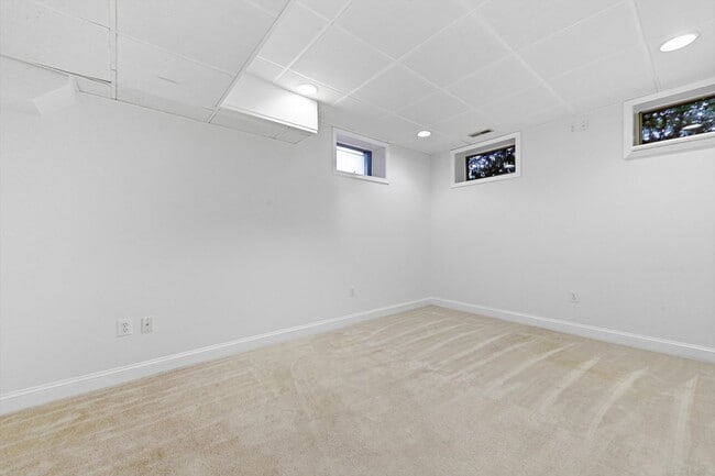 Building Photo - 17545 Hardy Rd