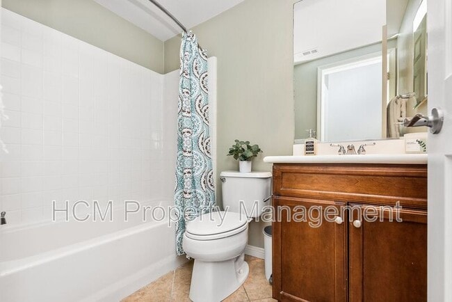 Building Photo - 315 Silk Tree