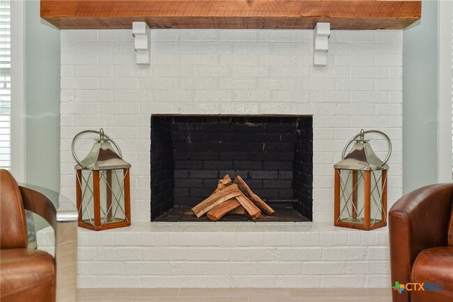 Building Photo - 8 Las Brisas Pl