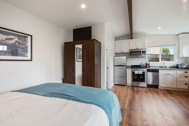 Optional studio cottage. - 431 Athol Ave