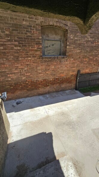 Building Photo - 1314 E Evans Ave