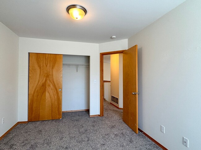 Building Photo - Beautiful 3 bed, 2.5 bath Edmonds Duplex U...