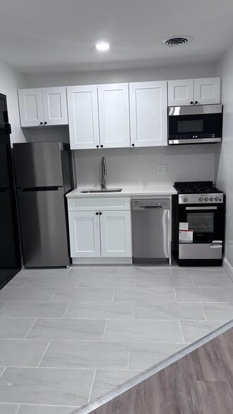 Building Photo - 340 Stuyvesant Ave