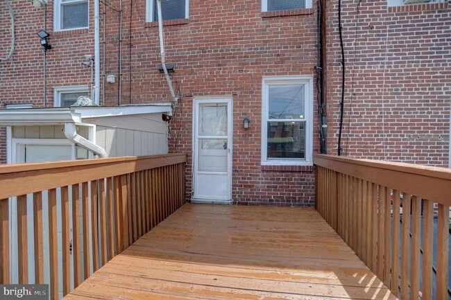 Building Photo - 434 Folcroft St