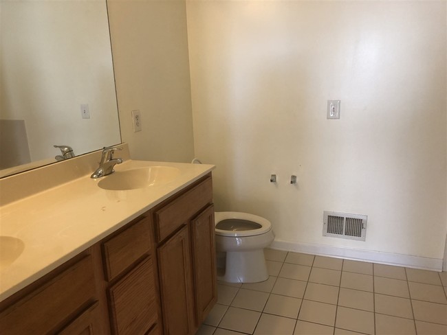 Building Photo - 7 Atlas Ct