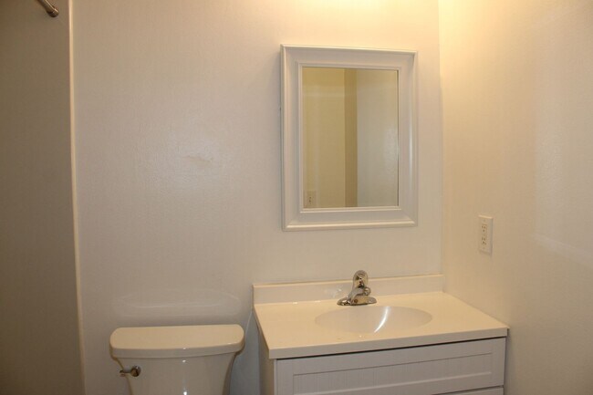 Building Photo - 233 Harding Blvd