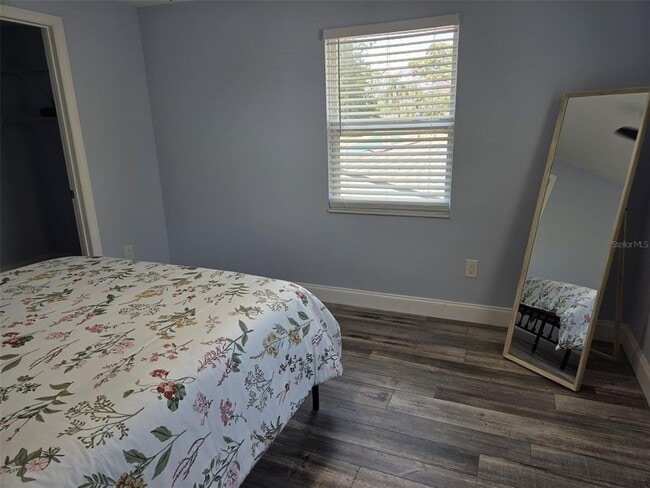 Building Photo - 5105 Tangerine Ave S