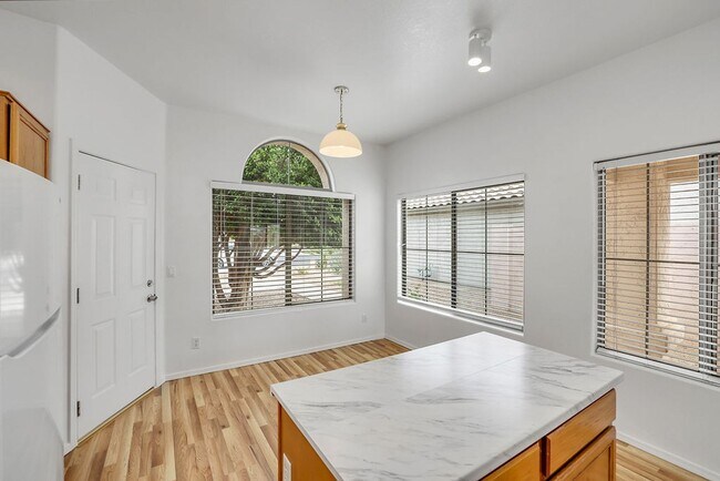 Building Photo - Gilbert Rental