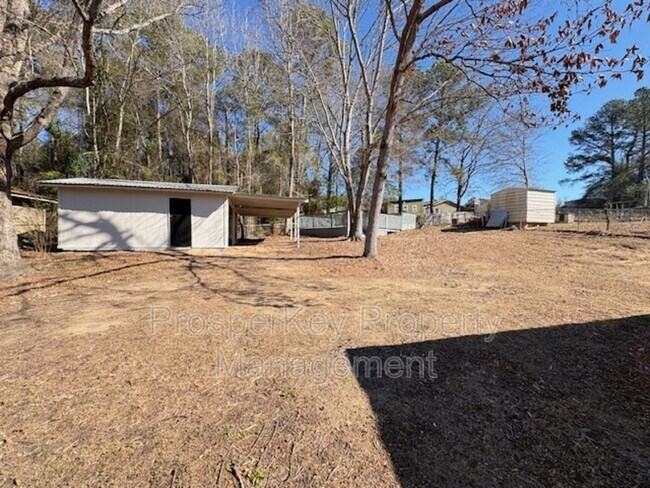 Building Photo - 2408 Midway Dr