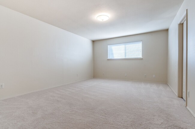 Building Photo - Charming Custom Duplex in Prestigious Pres...