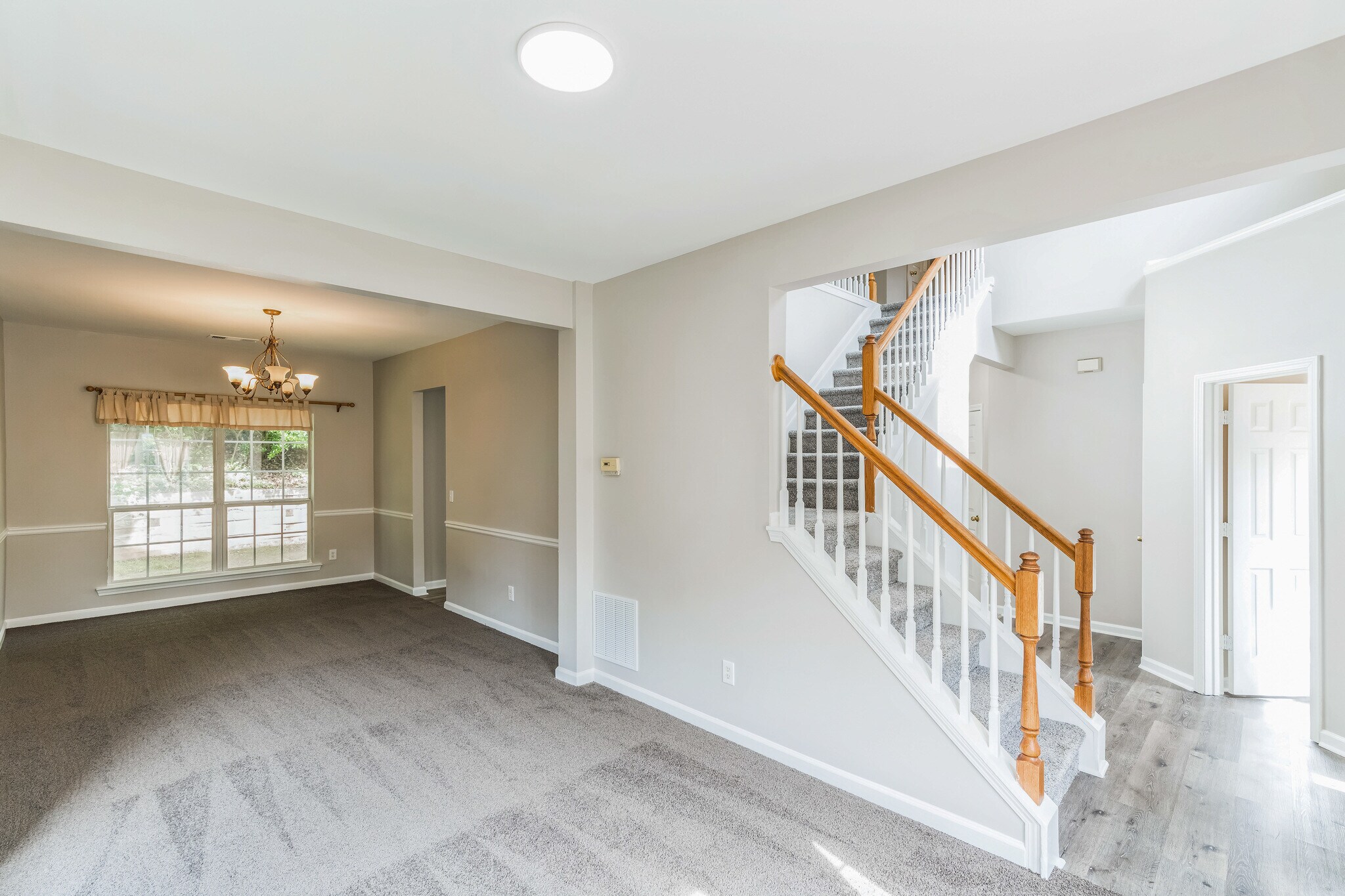 Building Photo - 2453 Lakebrooke Dr