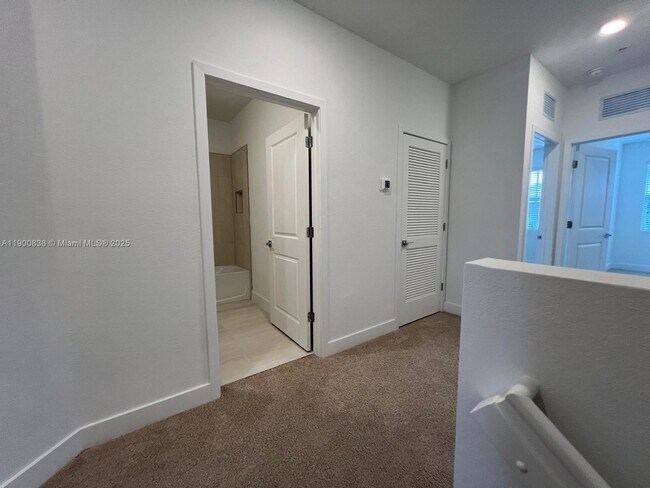 Building Photo - 136 SW 170th Ave