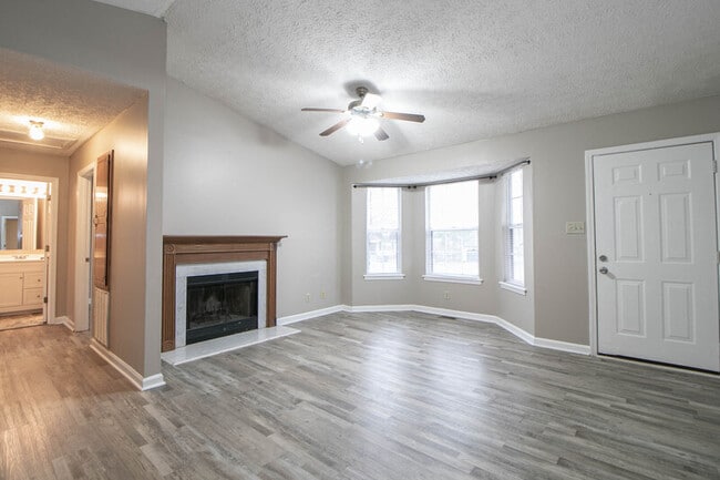 Building Photo - 131 Lillian Dr