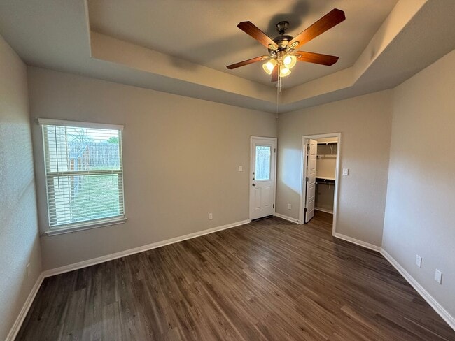 Building Photo - 3bd 2ba in Prime Location