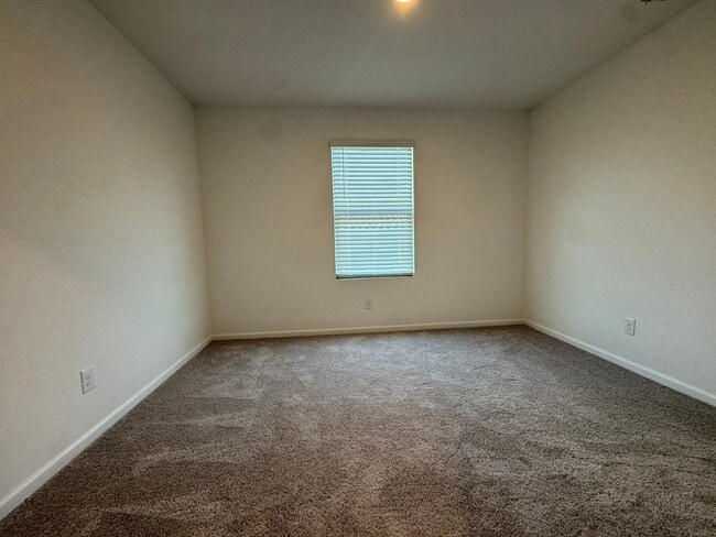 Building Photo - Laughlin Ranch New 3 Bed, 2 Bath close to Water, on Parkway