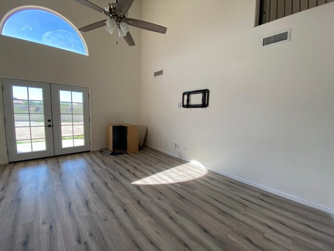 Building Photo - 10254 Hopi Ln