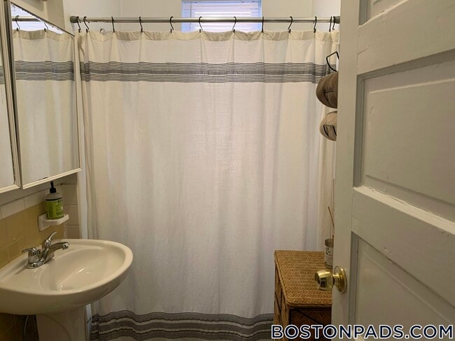 Building Photo - 4 Litchfield St