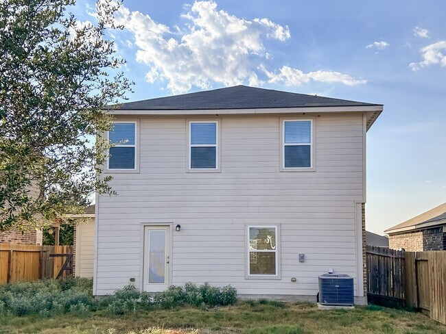 Building Photo - Beautifully Refreshed 3-Bedroom Home in Desirable Hightop Ridge