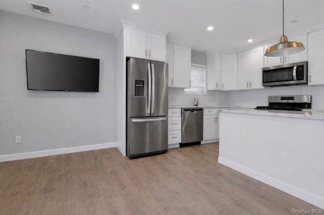 Building Photo - 616 E Broadway