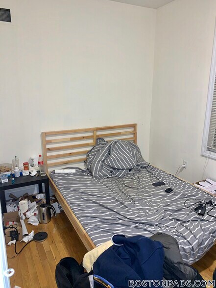 Building Photo - 733 Parker St