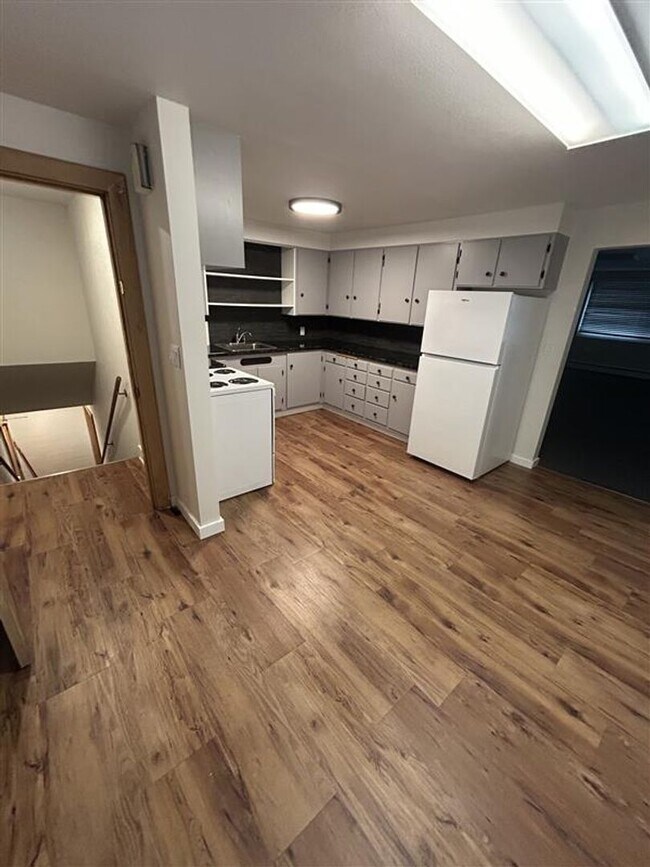 Building Photo - 1795 Main Street