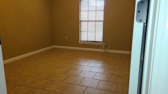 Building Photo - 511 Ponderosa Dr