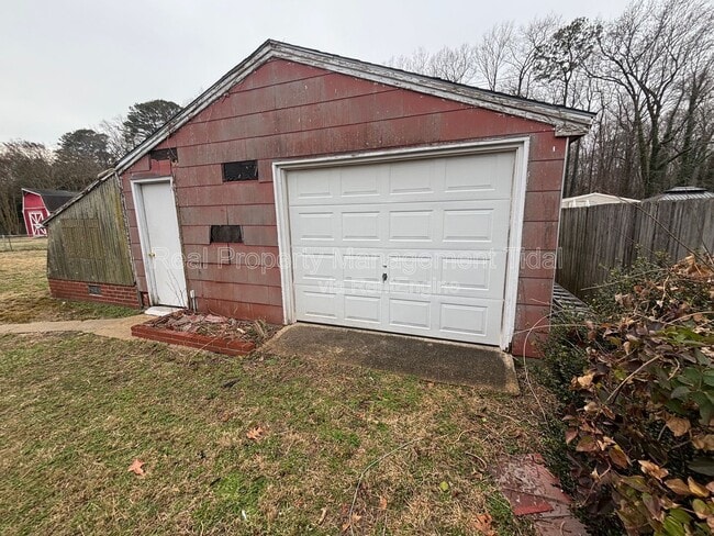 Building Photo - 47 Beaconsdale Ln