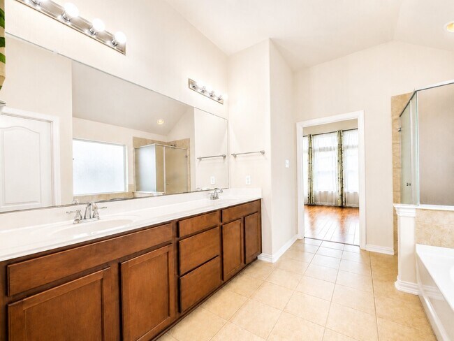 Building Photo - 2410 Horned Owl Dr
